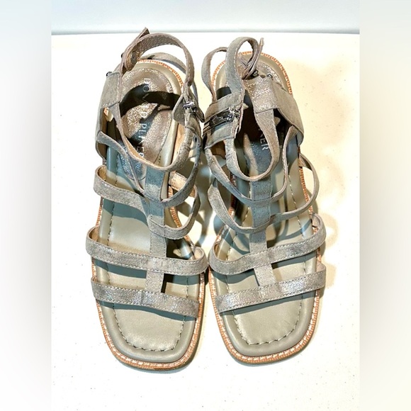 Donald Pliner Women’s Jenessa Metallic Gladiator Zip Close Heeled Sandals Sz 8.5 - Picture 4 of 9